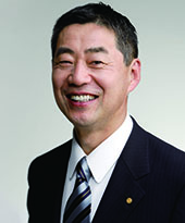 更家 悠介
