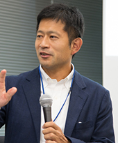 安武 弘晃