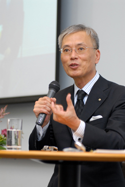 前田 新造